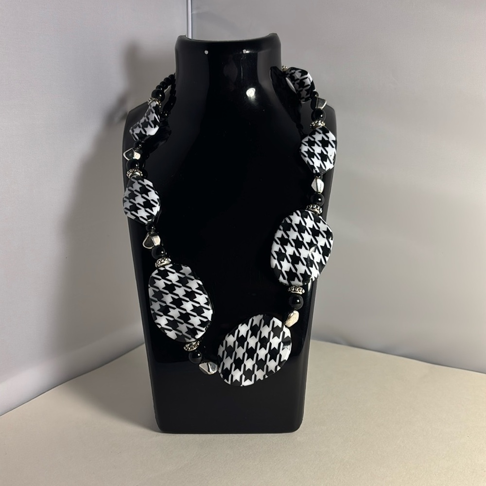 10 inches long necklace